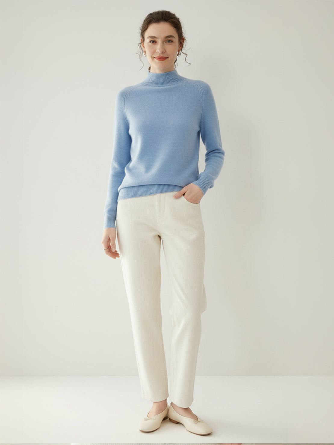Italian cashmere sweater with mock-neck and regular fit, soft and lightweight knit
