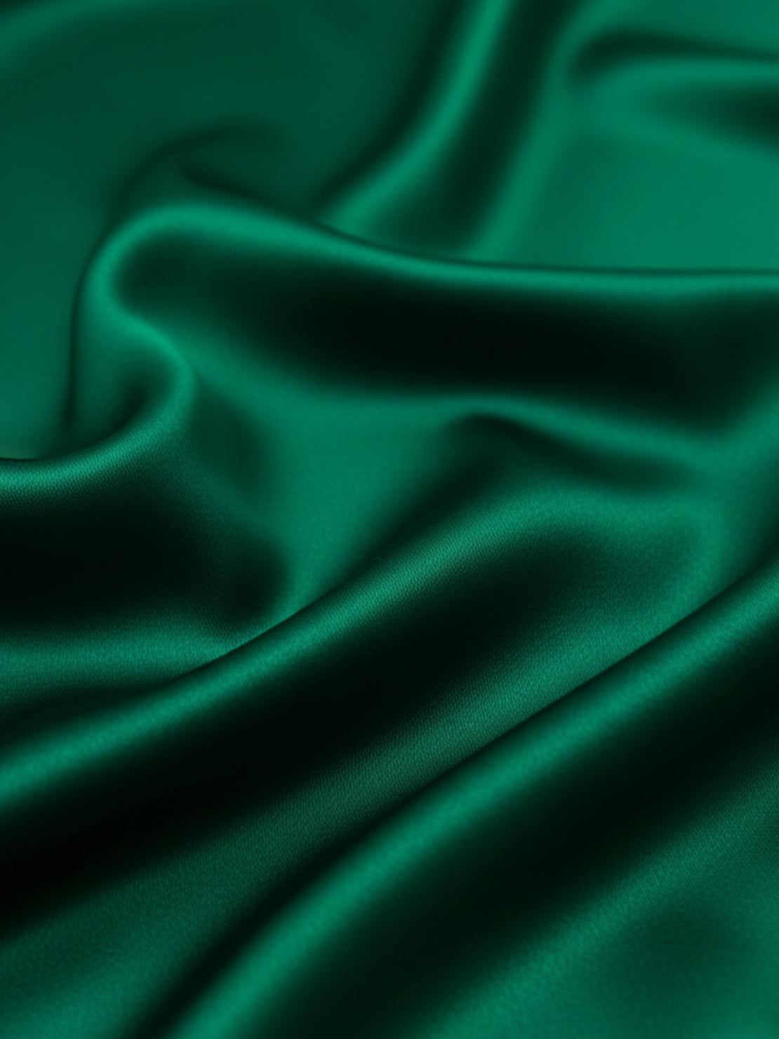 Silk-finish button front shirt with classic collar and curved hem in smooth polyester blend fabric