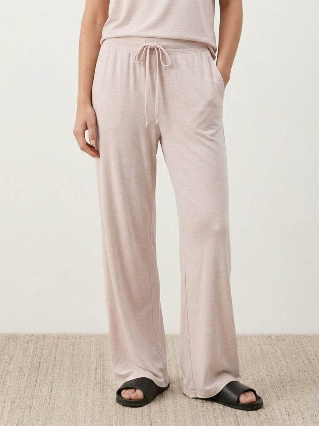 Cotton-linen lounge set with short-sleeve cropped top and wide-leg pants in breathable fabric