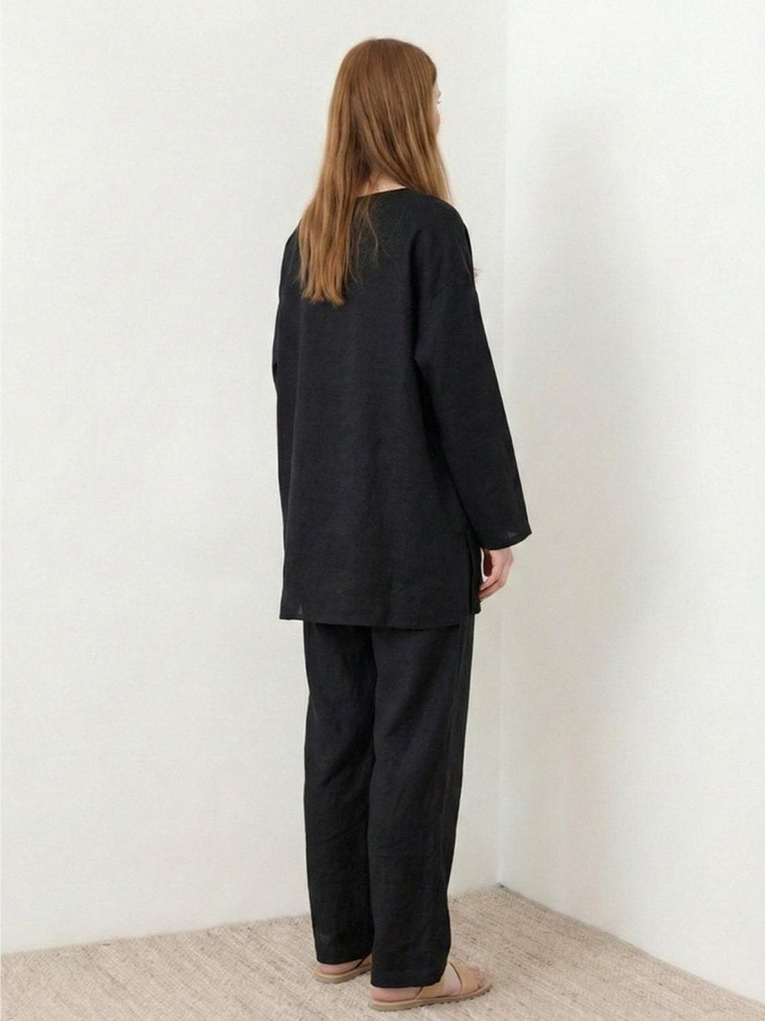 Everyday fashion loose-fit two-piece matching set in breathable fabric with relaxed silhouette