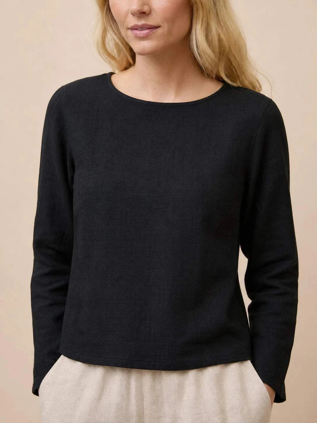 Retro monochrome top with vintage design