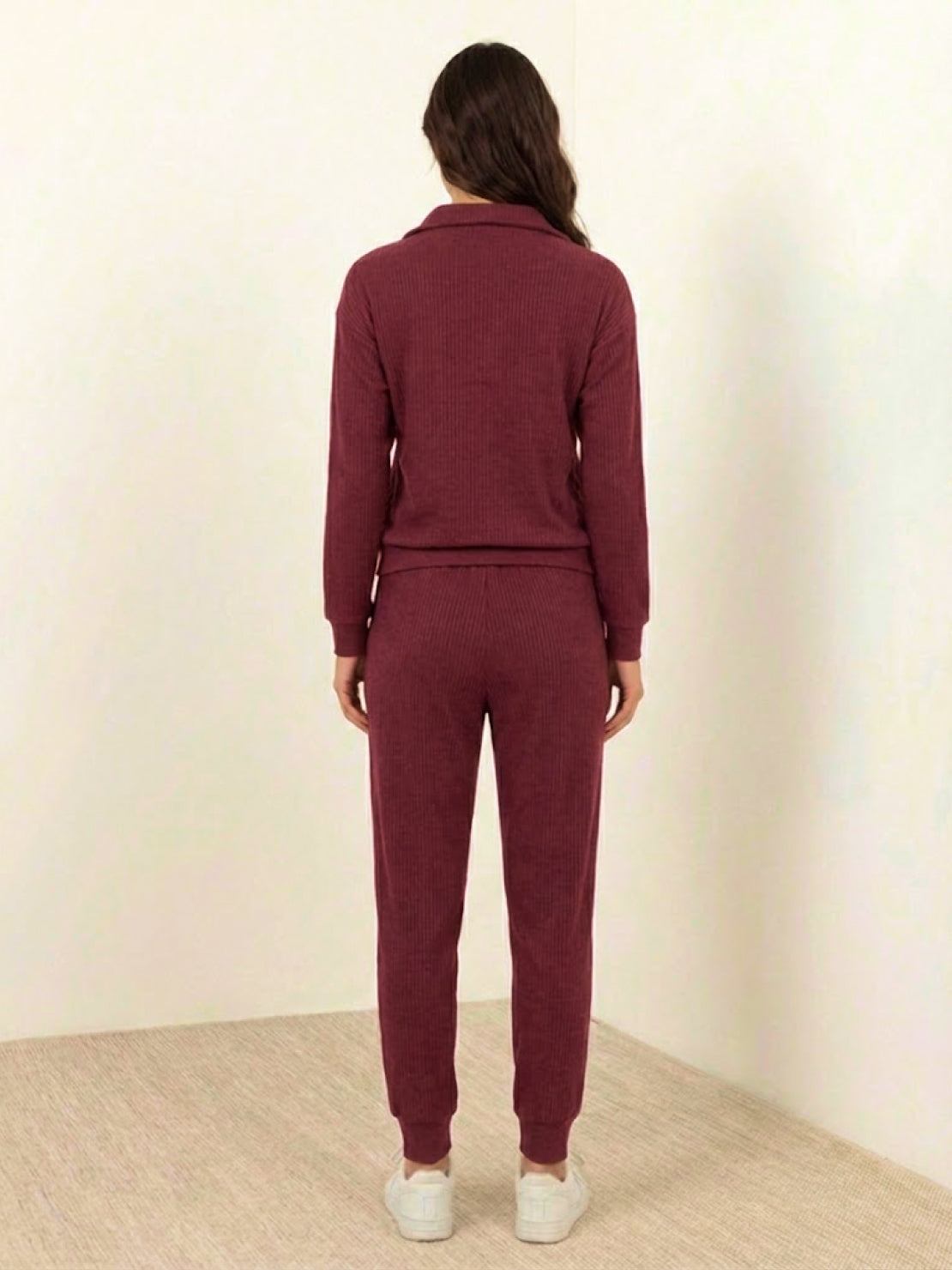 Unisex half-zip pullover and matching sweatpants set in relaxed fit and soft fabric for casual wear