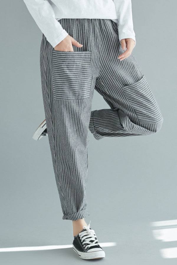 High waist striped casual comfort pants with pockets and rolled cuffs in black and white polyester blend