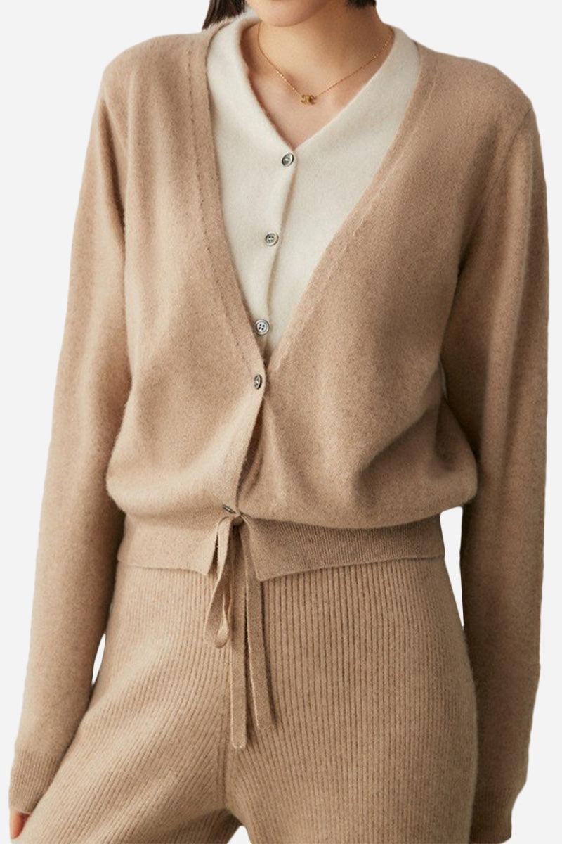 Single-breasted cashmere wool cardigan in beige with a relaxed fit and button closure