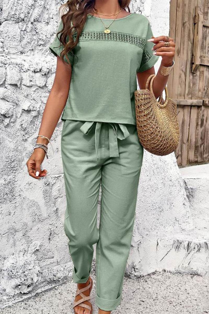 Green 100% cotton two-piece comfort set with short sleeve top and pants, ideal for travel and casual wear