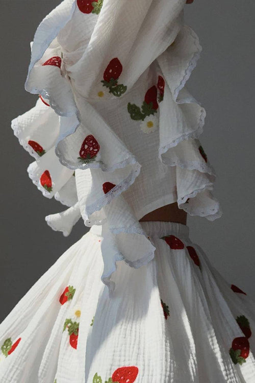 Sweet Countryside 100% cotton two-piece set with ruffled edges and strawberry prints.