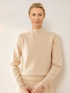 100% Italian cashmere sweater with mock-neck and regular fit, soft and warm knitwear