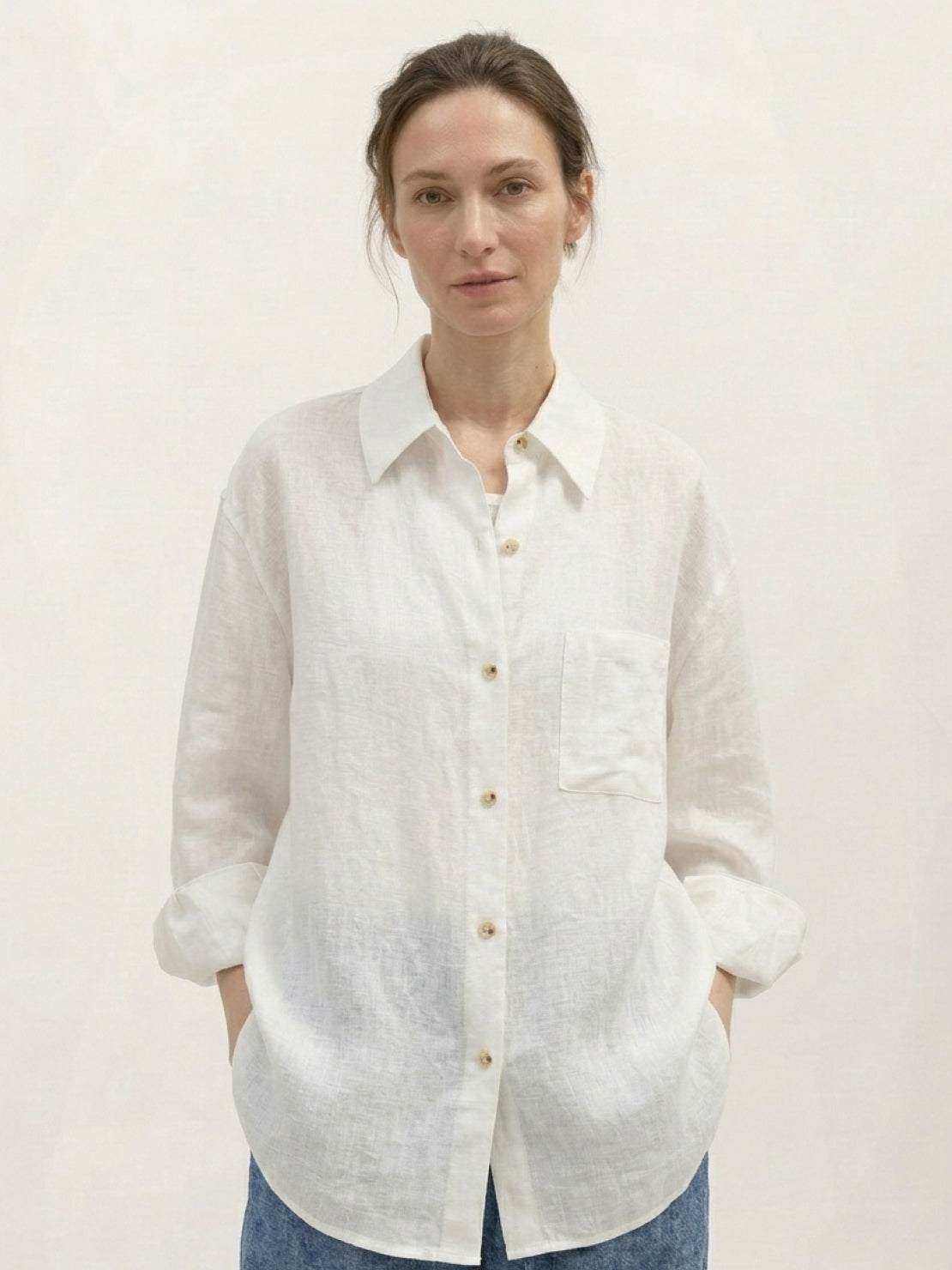 Loose 100% linen dropped-shoulder shirt with side slits and rollable cuffs for relaxed hip-length fit