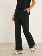 Elegant first class travel two-piece set with wrinkle-resistant viscose-acrylic fabric and flattering pleated design