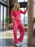 Modern cropped velour tracksuit with high-waist pants in vibrant color