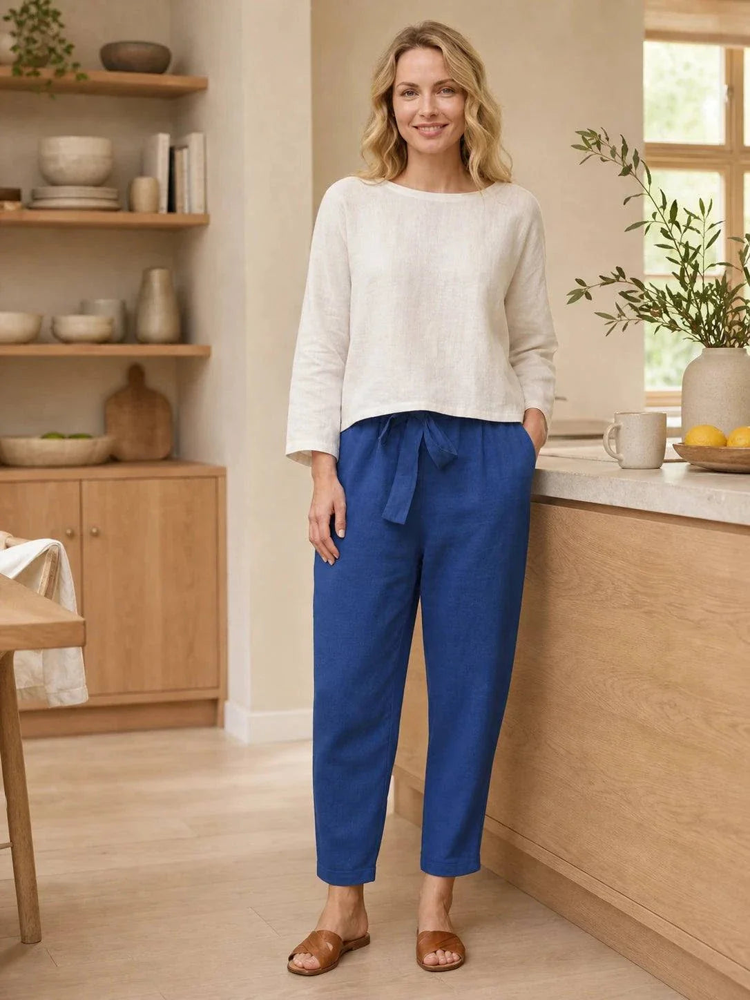 Retro monochrome bottom pattern with vintage style design