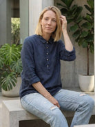 comfortable vintage linen shirt in cotton-linen blend, breathable and casual chic style